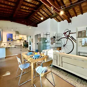 Bright House With Terrace In Santa Croce Florencia